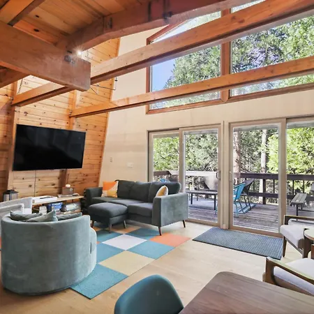 Charming Pinecrest Cabin With Private Deck
